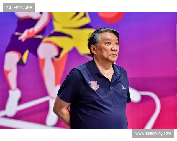 中国女篮教练组通宵备战 宫鲁鸣深夜坚持工作至凌晨全力备战重要赛事